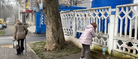 2026 02 05 Kvinder Tapper Vand Ved Store Vandtanke I Ukraine Alexandra Strand Holm