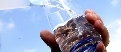 Vandkande og vandglas COLOURBOX565735.jpg