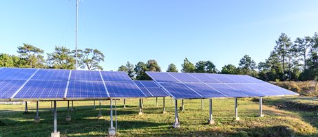 Vindmolle og solceller COLOURBOX17031283.jpg