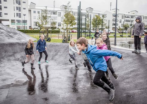 Kokkedal_28_Boern i bassin.jpg