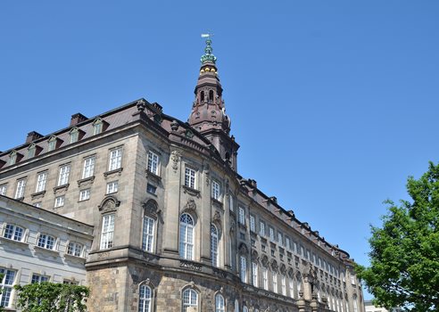 Christiansborg froeperspektiv COLOURBOX6895681.JPG