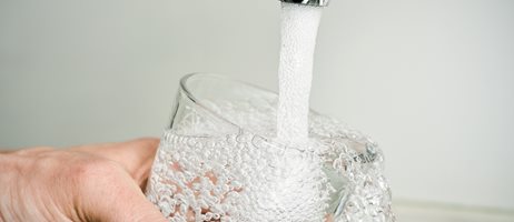 Vandstraale og vandglas COLOURBOX27307238-1.jpg