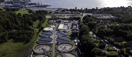 Fredericia Spildevand og Energi Firmafoto 2019 - Anlæg med Lillebælt.jpg