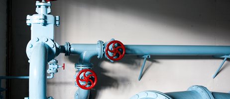 Blå vandrør med røde haner 1.jpg