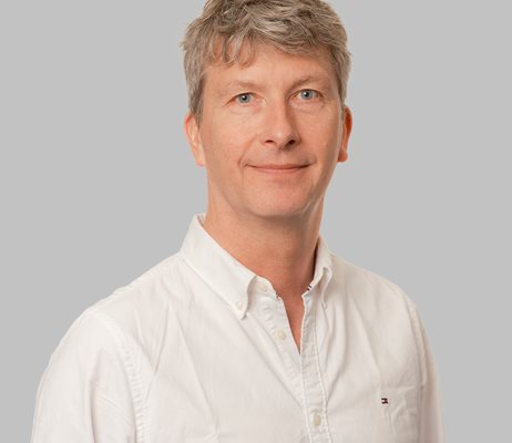 Carsten VHC Grå Baggrund Web