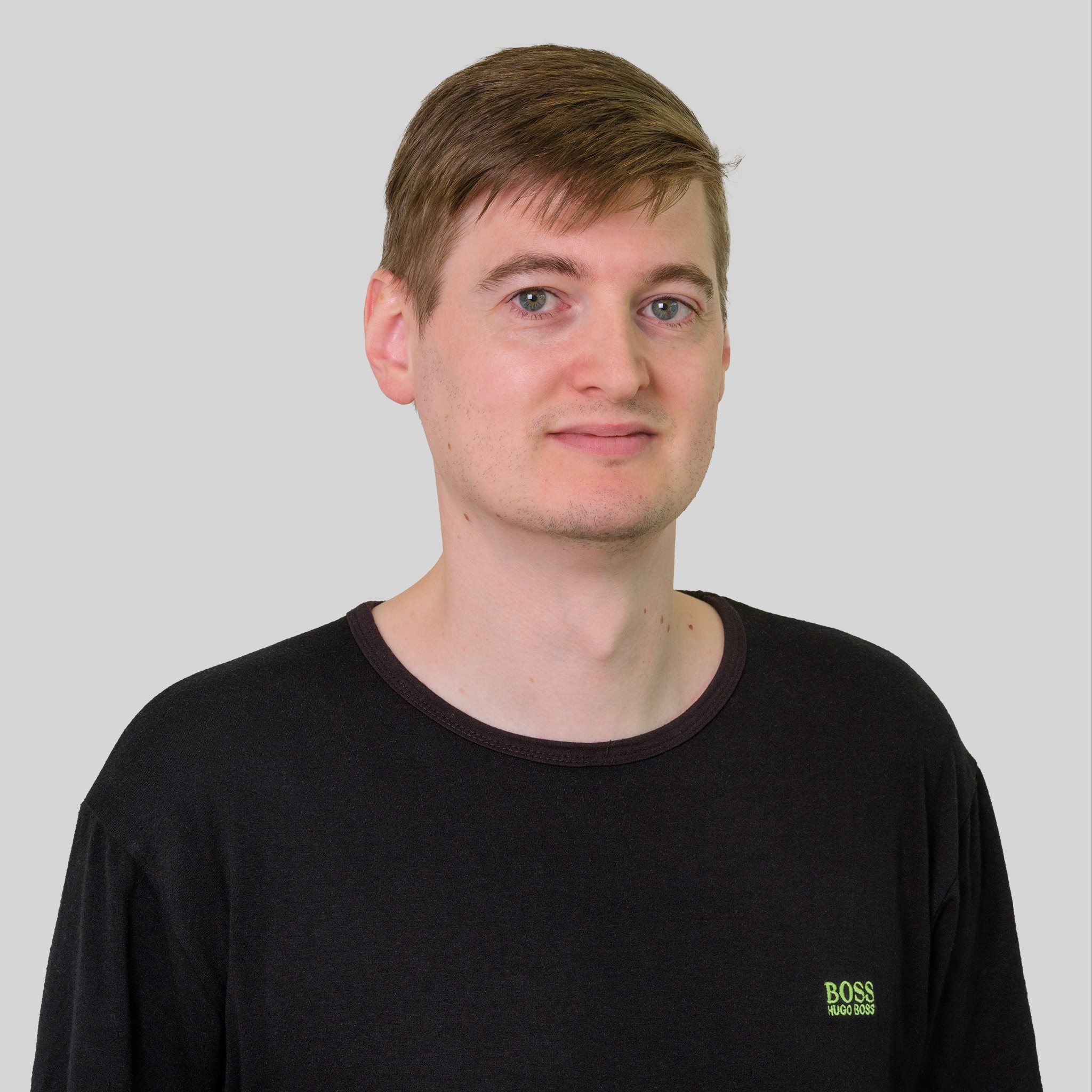 Morten Kvadrat Grå Baggrund Web